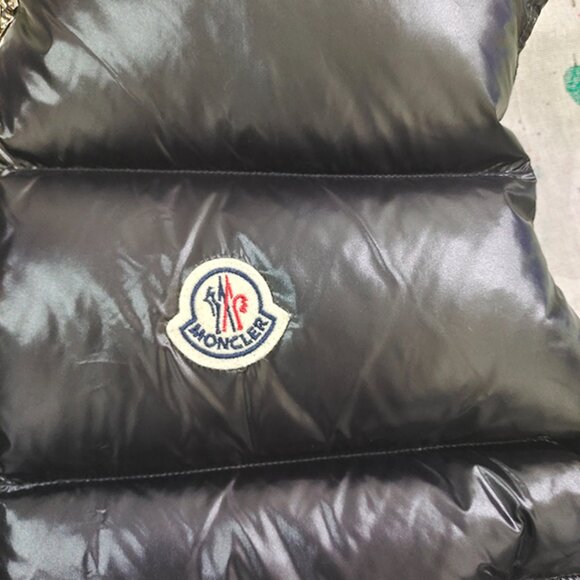 Moncler Padded Logo-Patch Black Gilet - Picture 4 of 11